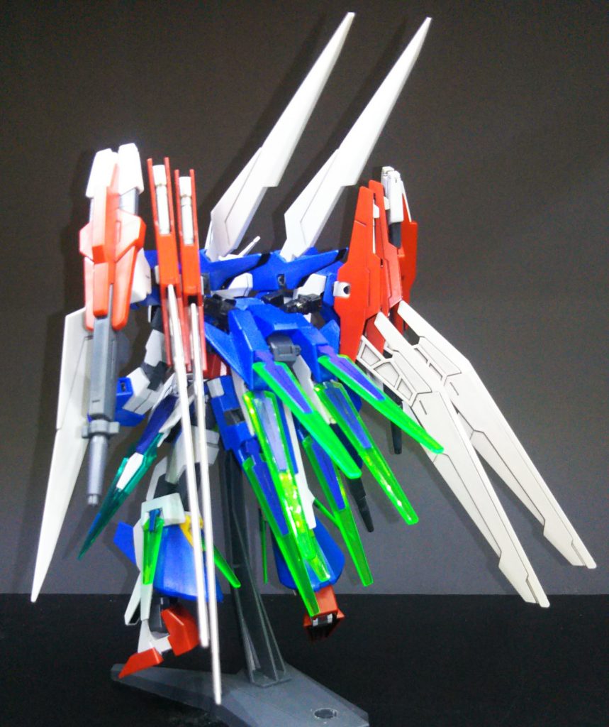 AGE-2の3機(ノーマル、ダブルバレット、マグナム)融合に更に前にライトニングガンダム用に買ってあったBWSMk-Ⅲも追加。FXのコアファイターが分離出来そうですが、出来ませんｗ無いと思うが次回が有れば着脱頑張ってみますｗ