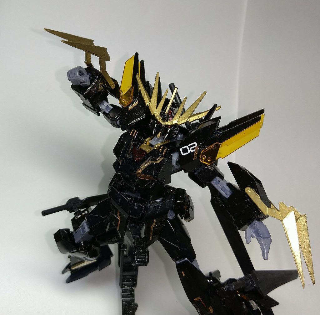 アームドアーマーVNⅡ両腕部に装備された大型クロー。振動を与えることで相手を内部から粉砕する。本当は1号機と並べたいのですが訳あって手元にないので…。ですが装備やカラー等でうまく対比させられたと思います。3号機用のアーマーもそのうち作ると思います。最後に写真を何枚か。