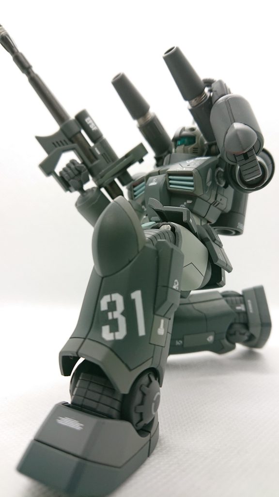 可動は良好です。ただ個体差なのか下半身の間接がユルユルなんですよね。