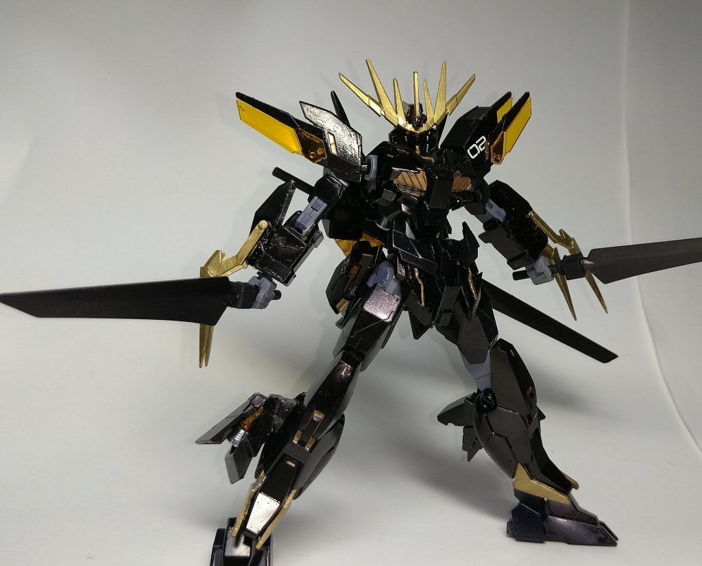 サイコツインブレード脚部にマウントされた二振りの小型剣。