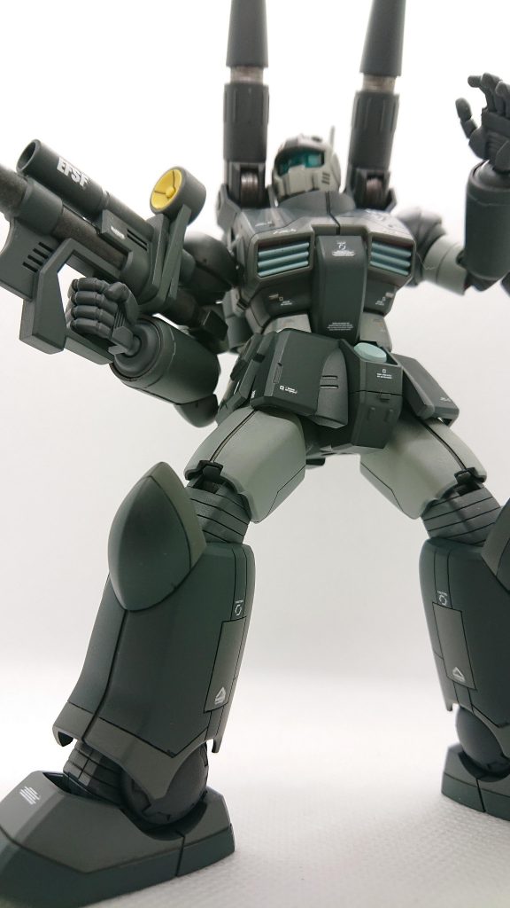 煽りで１枚、ガッシリ体型と思いきや、リバイブ版はスタイリッシュですね。