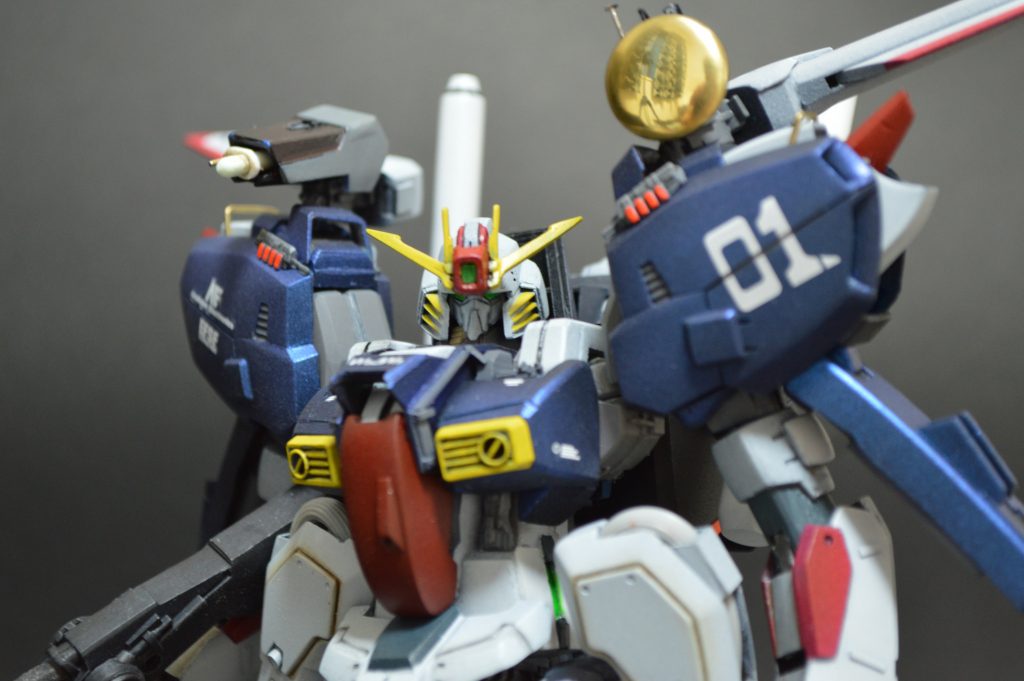 残念ポイント3 形はいいのに何かファニーな顔接続点を切り飛ばして、顔が奥に入り込むようにしました。首の接続も切断して顎から上だけが回るように加工しました