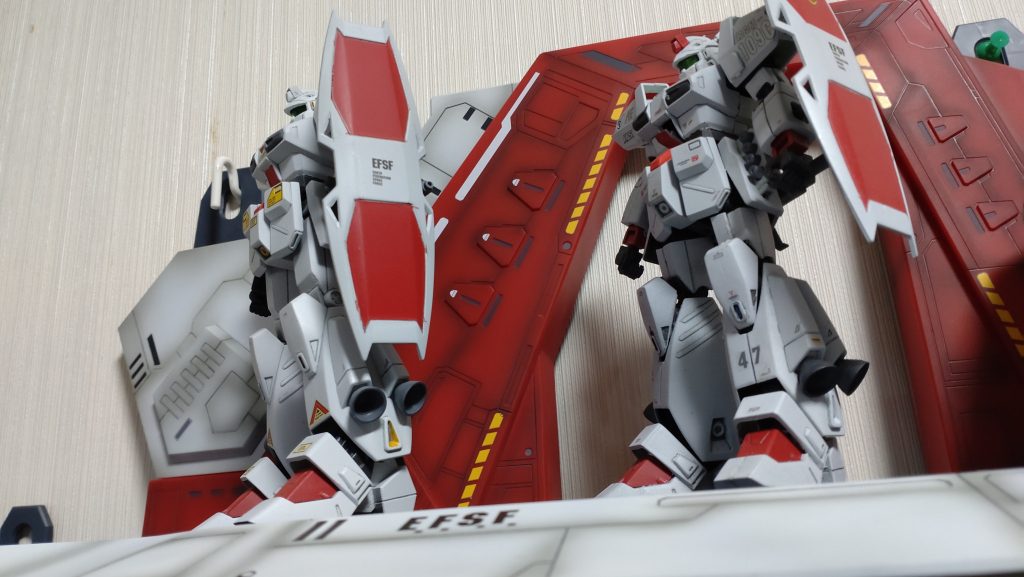 コチラも本編では使用していませんが、壁掛け状態で下から。