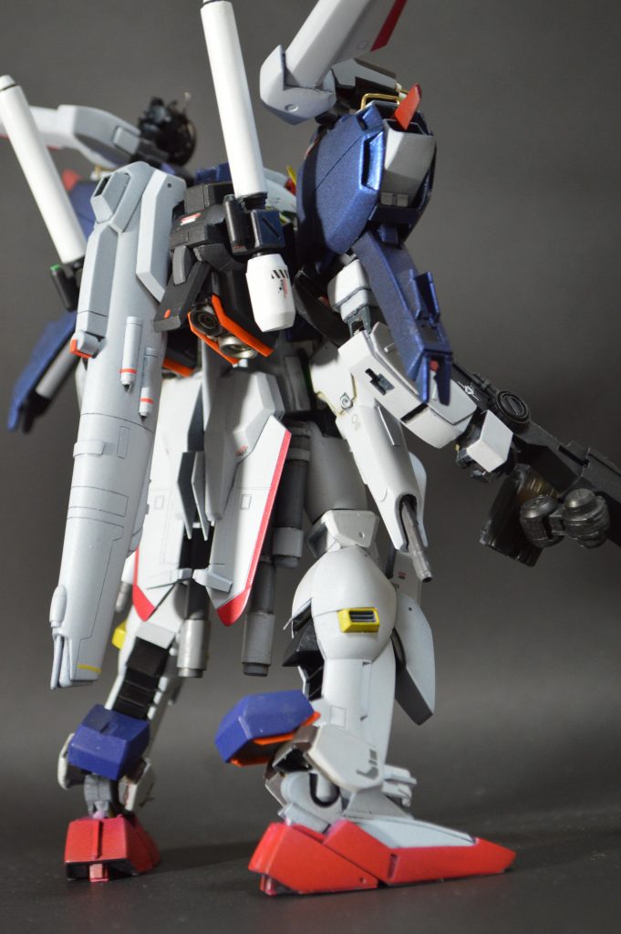 残念ポイント3 なんか短い脚太もも2㎜延長して、膝で回転できるよう軸を仕込みましたこれはもう定番ですね