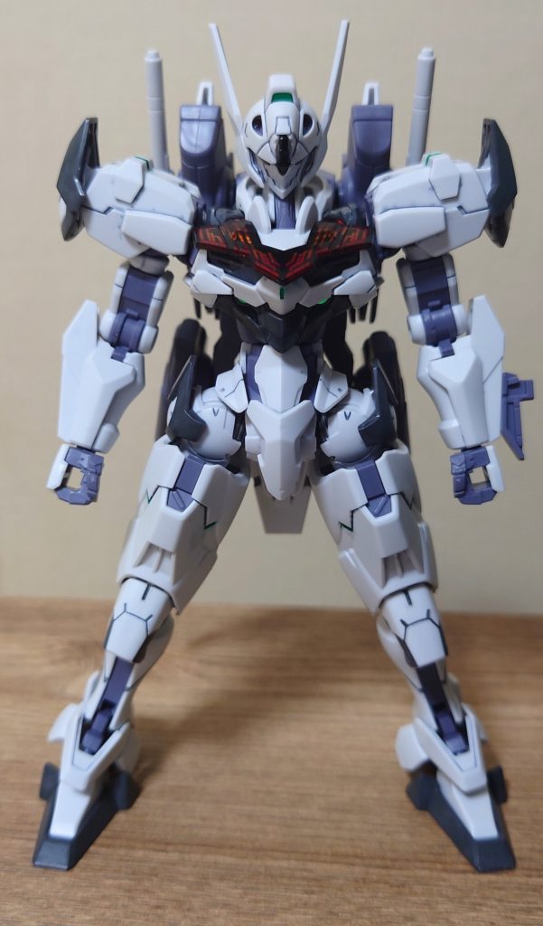 モノクロカラーが似合いそうだと思ったので塗ってみました。