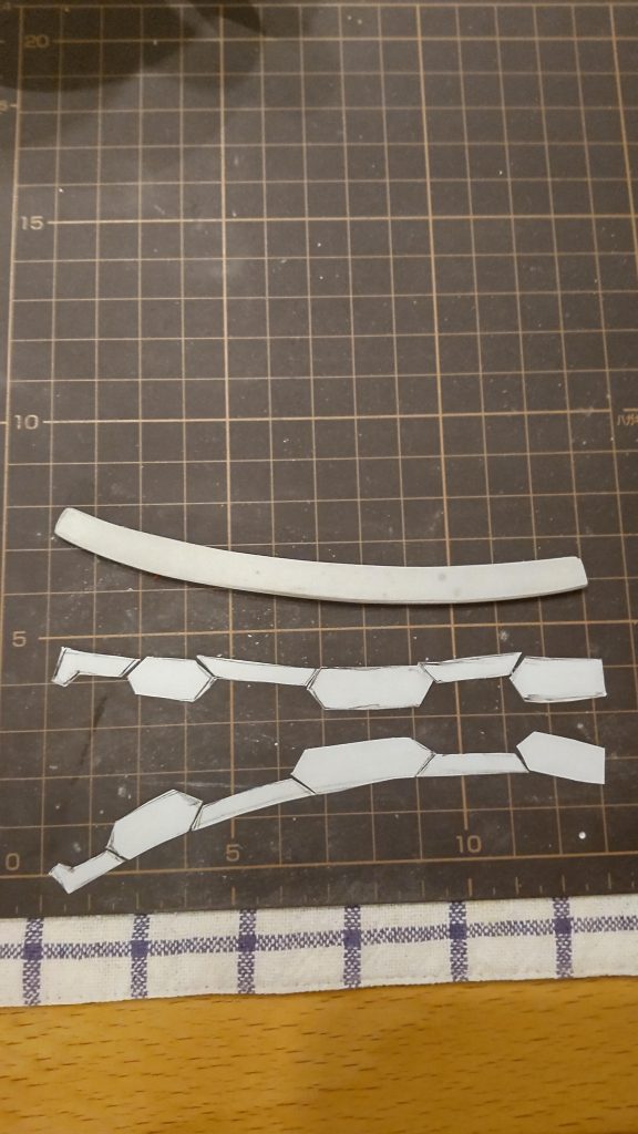 デザイン考えてプラ版切って形になるのは楽しめました。