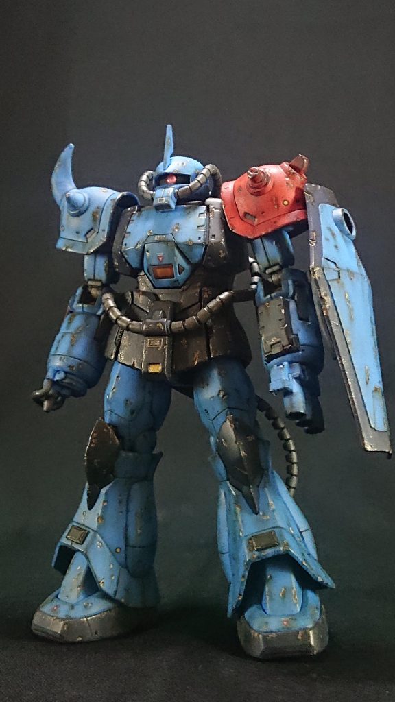 ダメージ加工はリューターを使って行いました。ダメージ加工した部分には銀色を塗って、金属が露出している感じを表現しています。ただダメージ表現を少し派手にやり過ぎた感はあります。