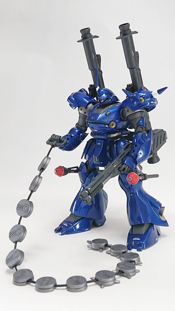 脹ら脛のバーニアは埋まってるより出てた方が強そうってことで出してみました。けっして塗り分けが面倒だったからではありません(笑)あまり大き過ぎると全体とのバランス悪いので同じくらいの外径で浅めのバーニアを足しました。