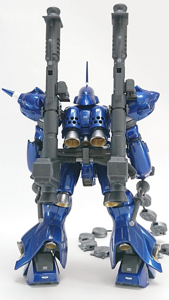 後ろ姿♪スラスターやバーニアがいっぱいでカッコいいですよね。