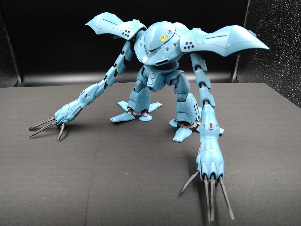 頭部と肩部のスジボリ増やしました