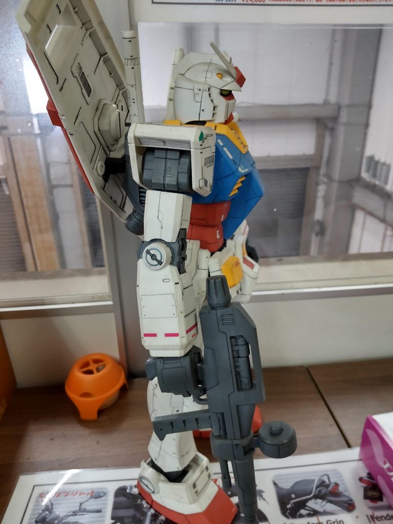 いい感じに退色してます。