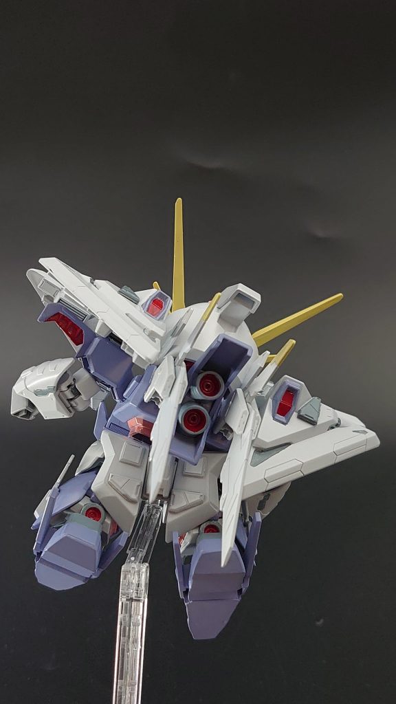 目立つ箇所はプラ板やパテで一応埋めてみました