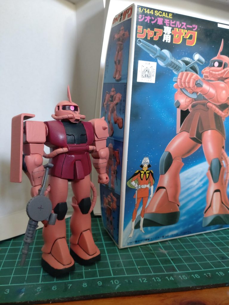 キットは量産型ザクの成型色変更、アンテナの有無のみ。ブックオフで購入してたものを長年積んでましたが、ようやく制作しました。