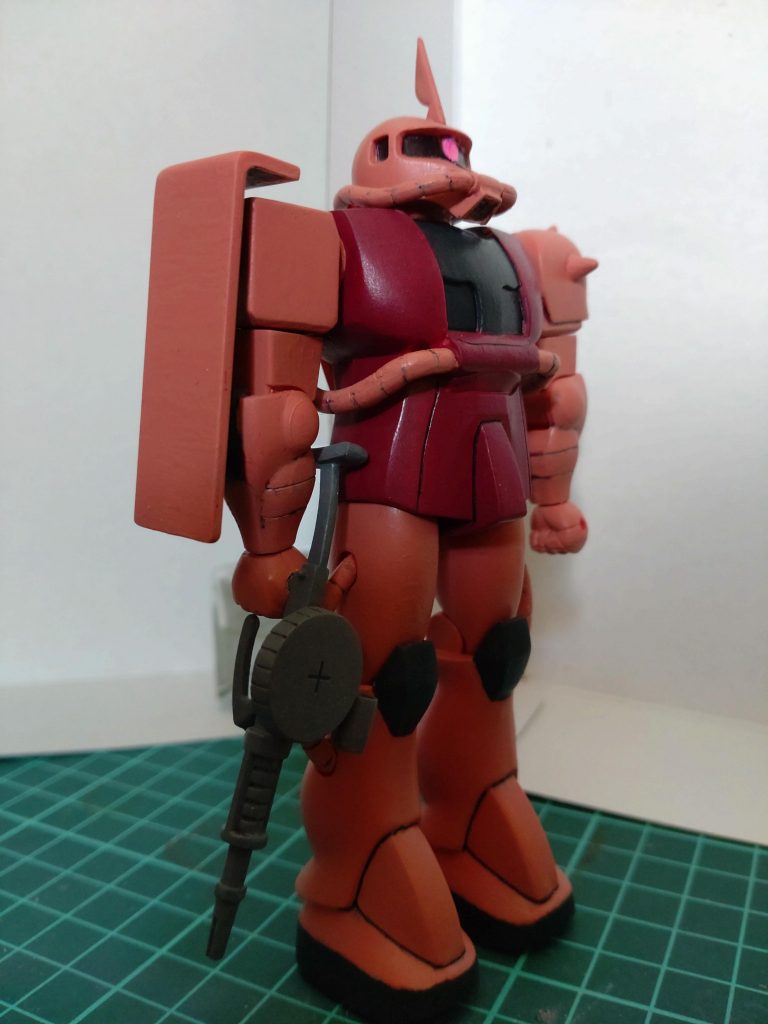 今回も後ハメ加工、筆塗りの全塗装です。前作より時間がかかってしまったのは、ハンドパーツ左右間違えて接着してしまったり、マシンガンのフォアグリップをランナー捨てる寸前に回収したり（笑）慣れって怖い。