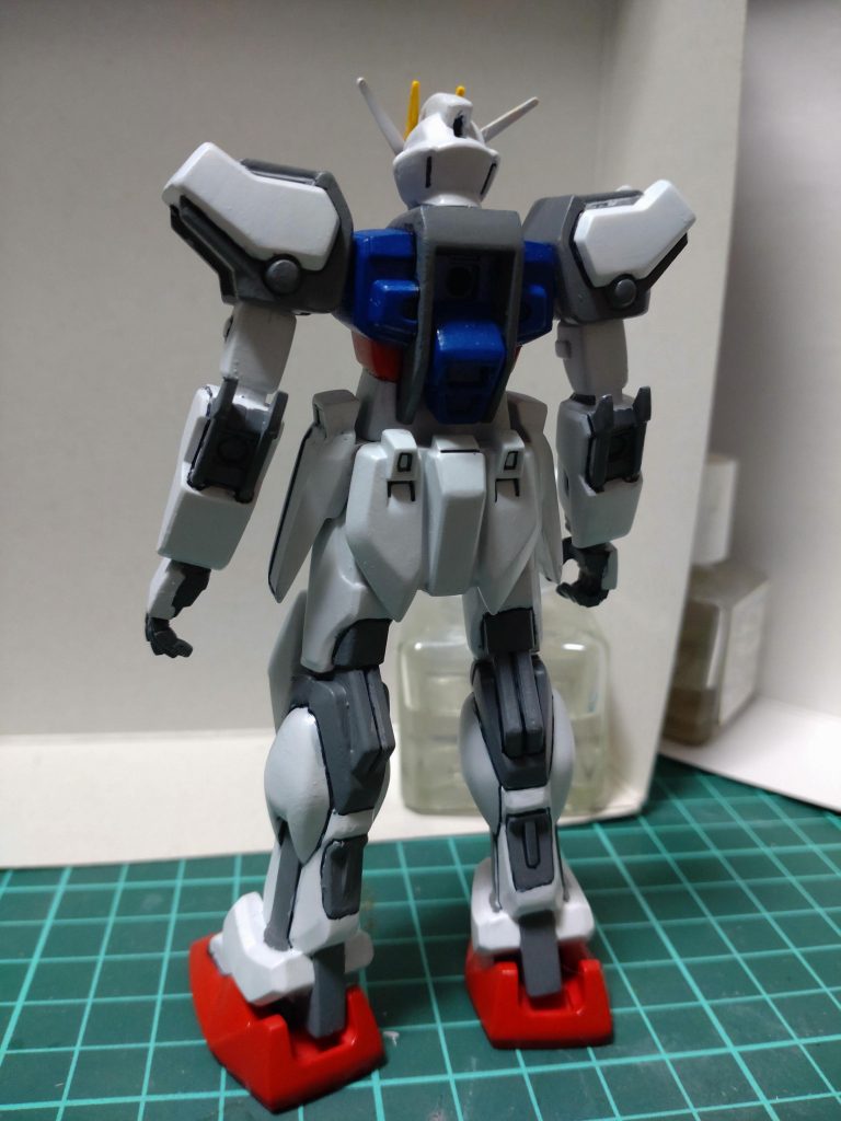 かなりプロポーション良いですねー。HGはもう少しガッシリ体型な感じでした。コレクションシリーズは腕周りが細い感じ。