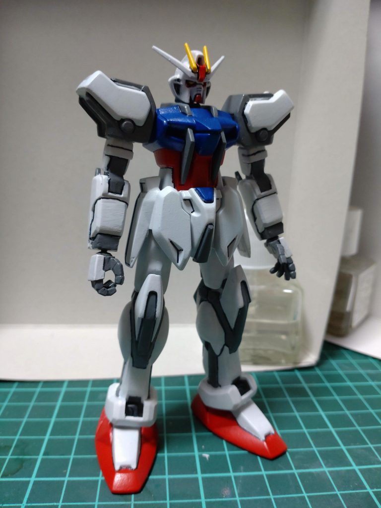 ハンドパーツは腕と一体成型だし、大きめでバランスが悪かったので、少しリアルな物に交換しました、