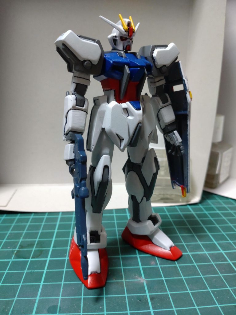 しかし塗装が地獄です（笑）いまから1/144でストライク作る人！絶対にオススメしません！（笑）てか売ってない（泣）