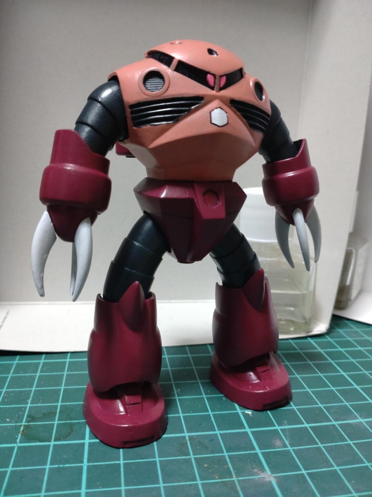 シャア専用カラーで塗装したのはずっと探してた［1/144 ゾック］をやっと手に入れたので、隣に飾りたいなと思ってシャア専用カラーにしましたー。