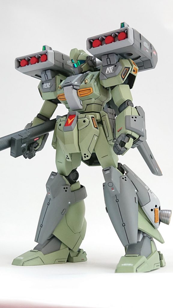 全体としてスタイリングも悪くないし合わせ目も少ないし、カッコいい機体を作れて大満足です(^o^)