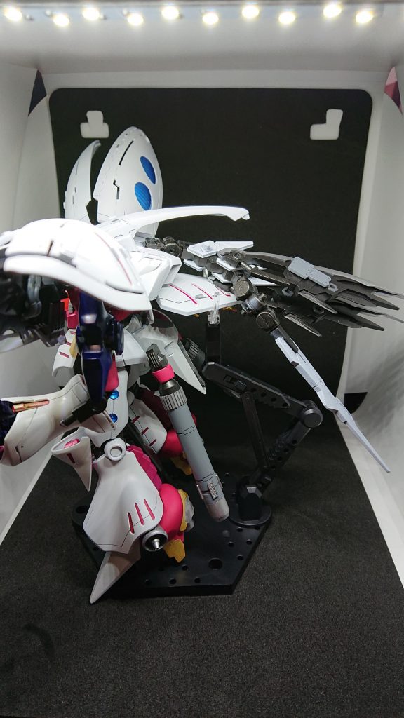 しっぽを生やした方が禍々しさ増えるかなーというノリです。ちょっとバルバトス意識しつつ。