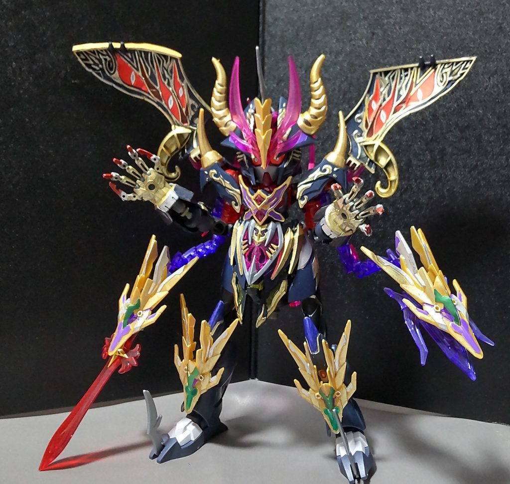 アーサーガンダムが完成した当初は、このイージスガンダムの存在を知らなかったのですが、発売されるのを知った直後に今回のイメージが浮かんできたので、絶対に作ると決めていました。そして、実際に作り上げることが出来たので大満足です。