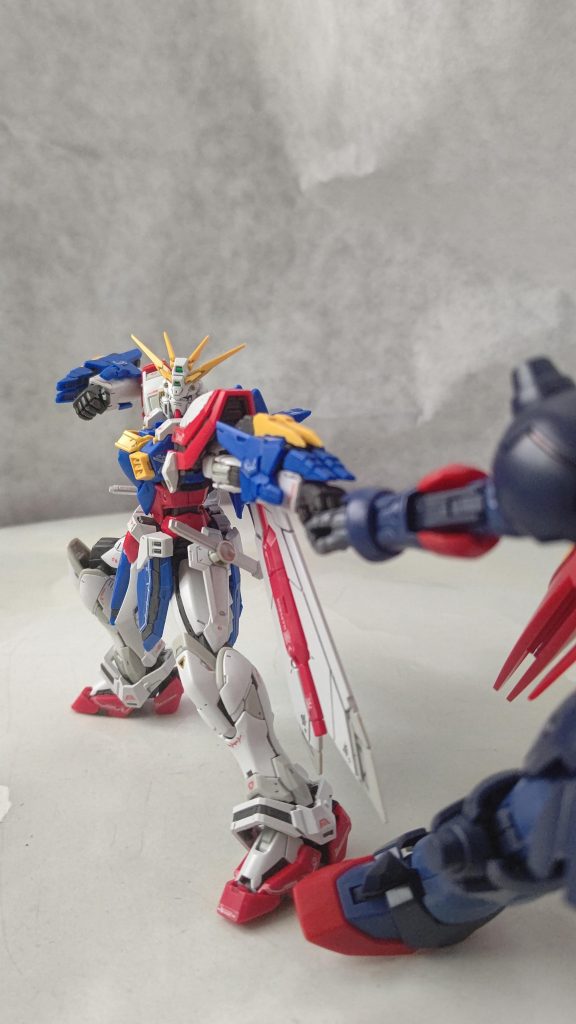 足がビタッと接地するのでホント構えが決まる。