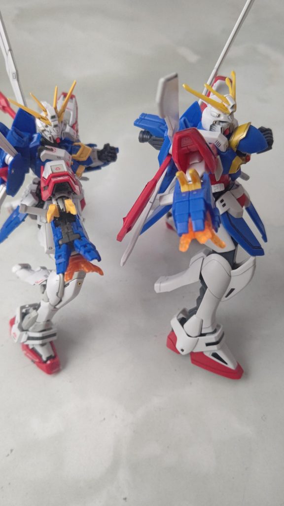 手甲の指部分も広がるの、これを求めてました！HGFCはパーツの干渉で顔が真横に向けられない点でも差が。