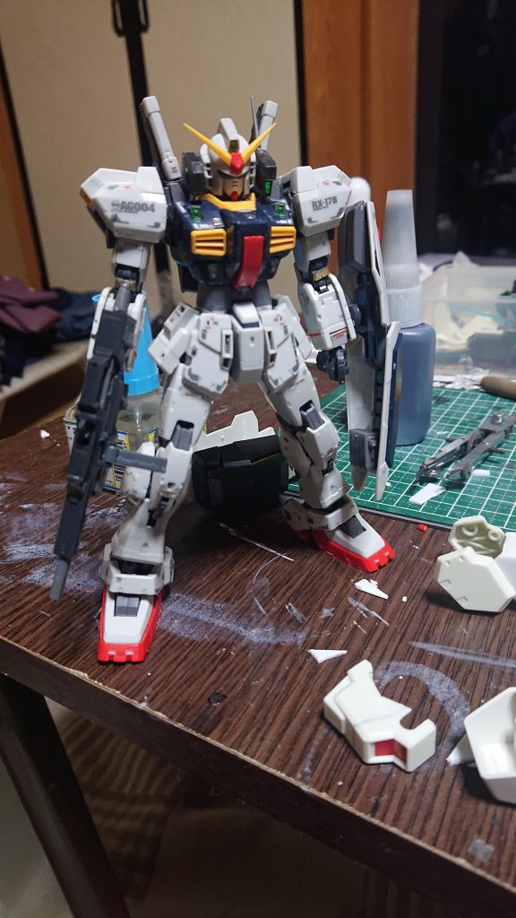 中身の人は、胴体と足を延長してみました。