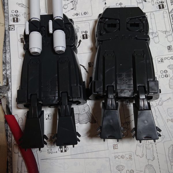 旧MG Ex-Sガンダムの制作その４です。頭部とボディができてきました。続いてバックパックの組み立て。白く塗装する部分があるようなので、後日やります。（3枚目）