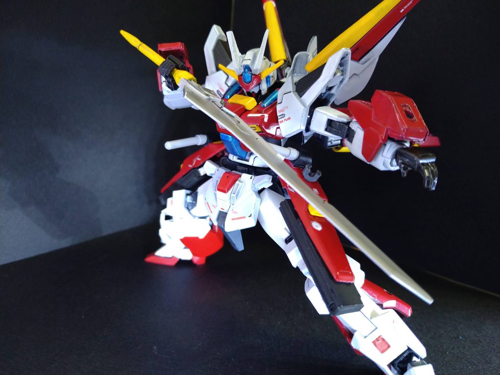 アーマーパージ後は近接格闘をメインに変わる。アーマー時よりも機体が軽いので速い