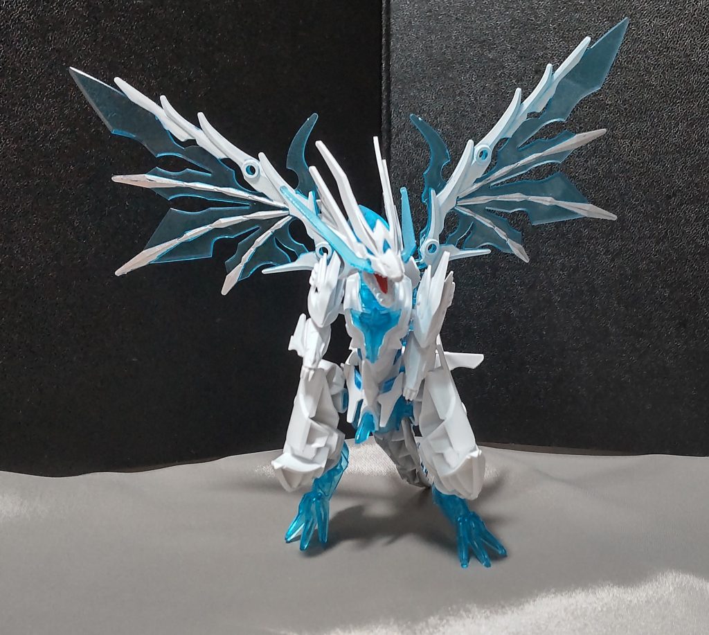 因みにνガンダムの四肢を外せば、元のドラゴン形態に戻すことができます。