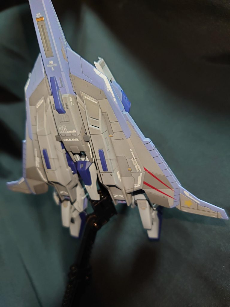 翼を展開するとルー・ルカのシンボルマーク流星が現れます! 実はこれ見てほしかった……w