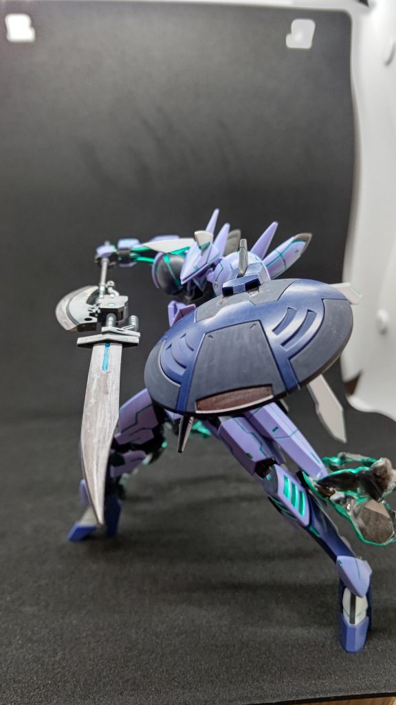 武装紹介ヴァルキュリア・ハルバードですガンダムベースのシステムウェポンキットから作成しました。ヴァルキュリアラージラウンドシールドはジャスティスウェポンセットのものです。