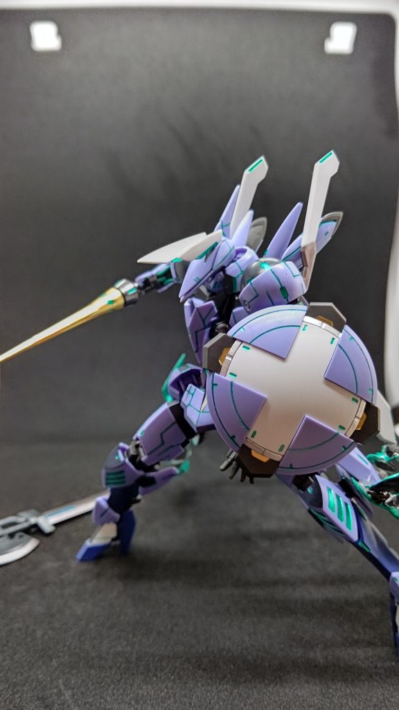 腰には本来のヴァルキュリアシールドを装備しております