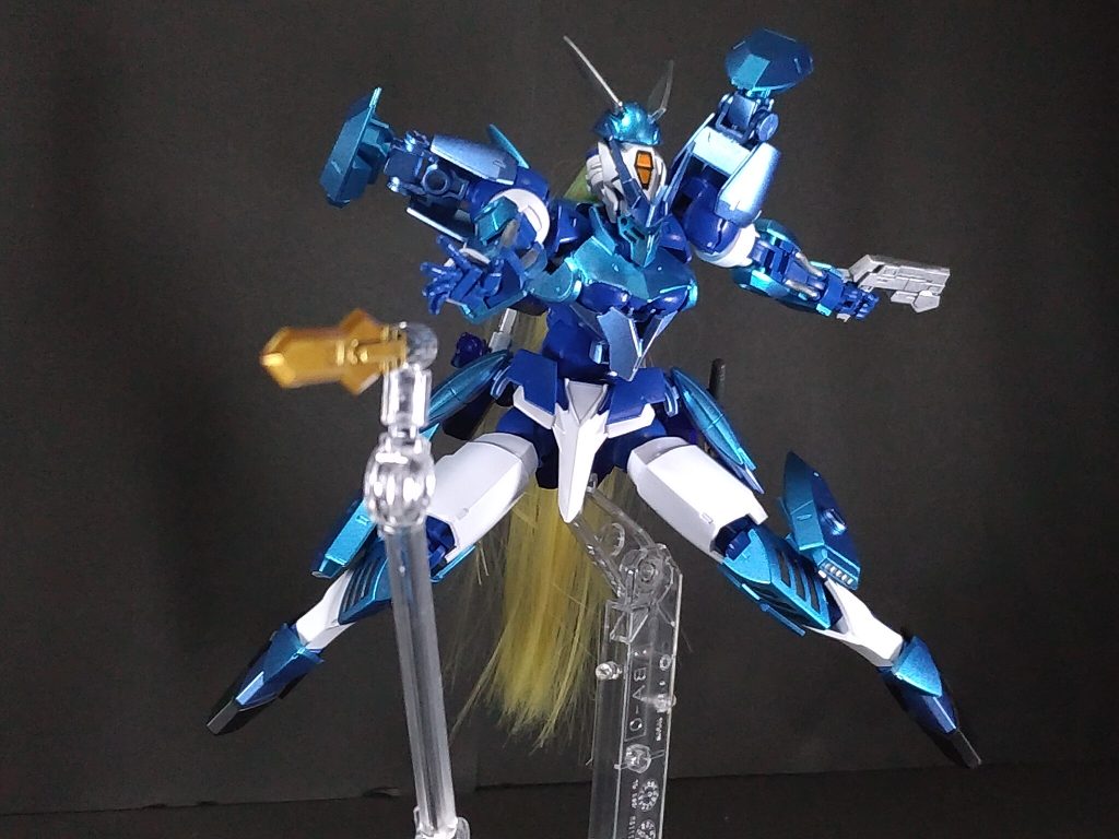 相手の意表を突いたダガーを投擲!