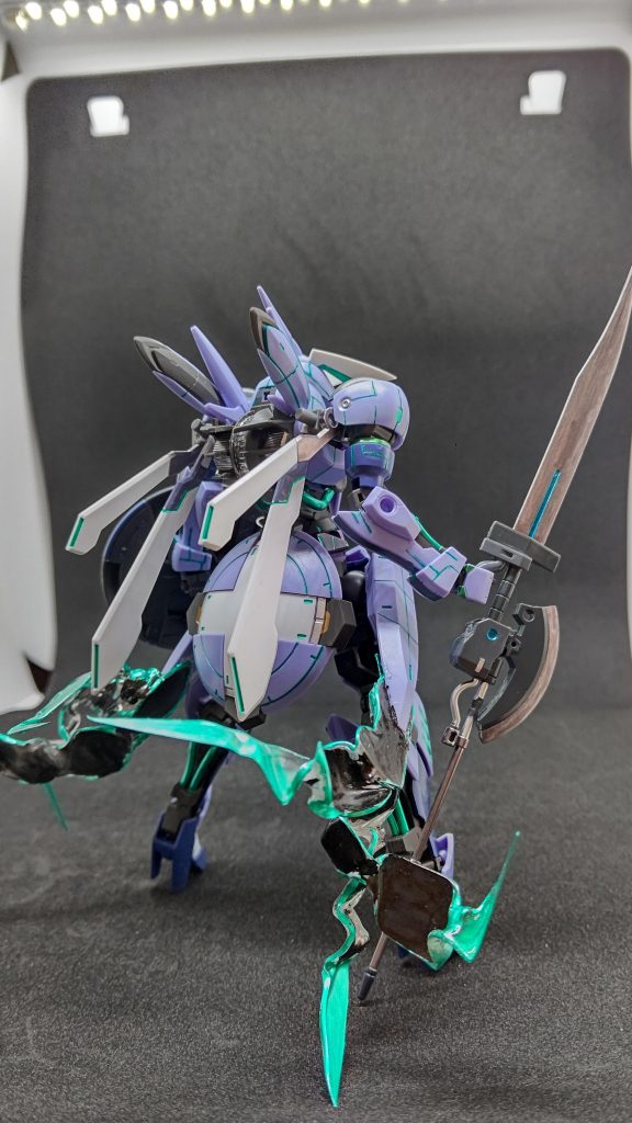 武装ありBackです。腰の接続穴にぴったりシールドがはまって装備できました。