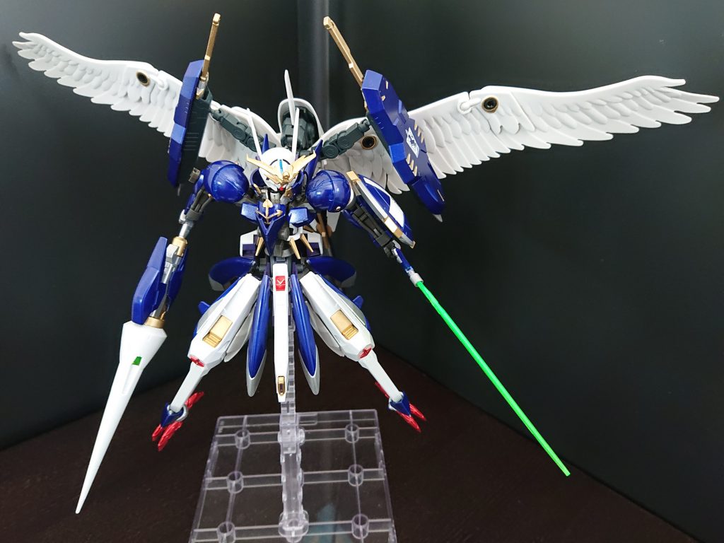 ウーンドウォートにサイコブレードアンテナつけよう!→頭と同じで翼を生やそう!→騎士ガンダムにするか!→戦乙女だな!です。乙女というか、凛々しいお姉さんになりました!