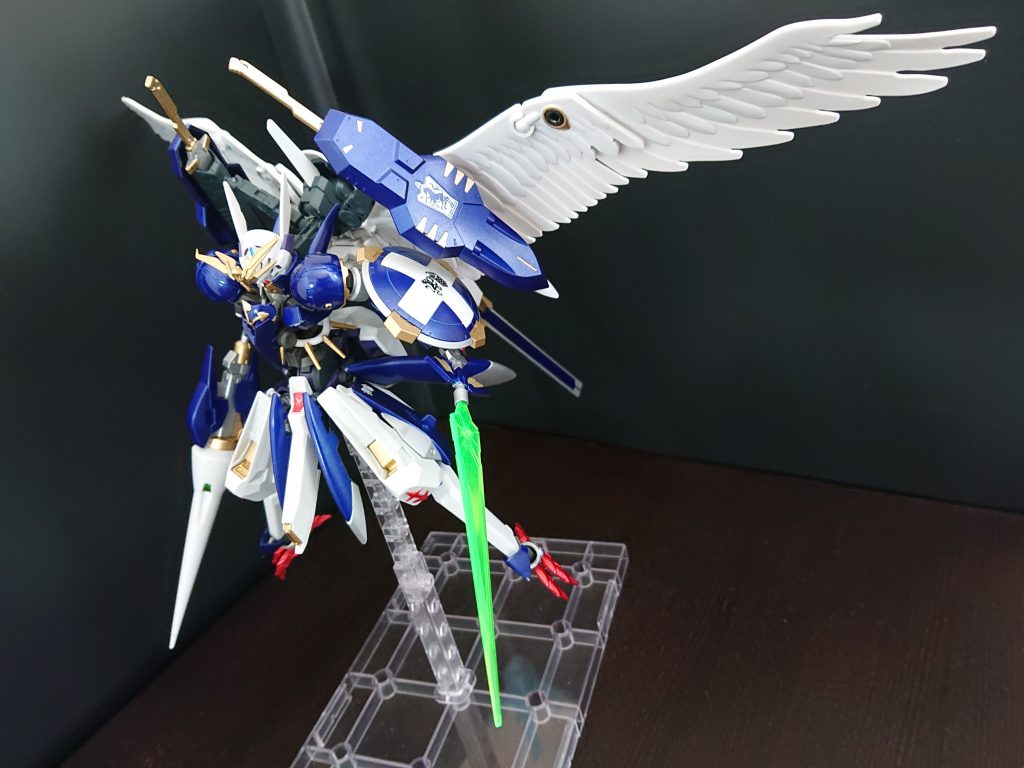 上半身はジークルーネ。ウーンドウォートの脚が鳥っぽく思えたので、足は爪形、シルエットを最後まで細くしたくて2本爪にし、ハーピーのようなイメージにしました。