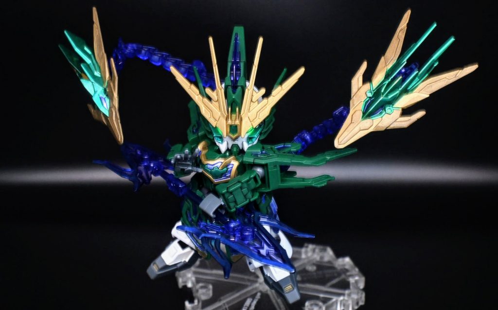 張郃アルトロンガンダムですガンダムマーカーでの部分塗装と艶消しスプレーで仕上げただけのもので目立った改造などはしていませんSDガンダムでのポージング練習をかねて作成しました