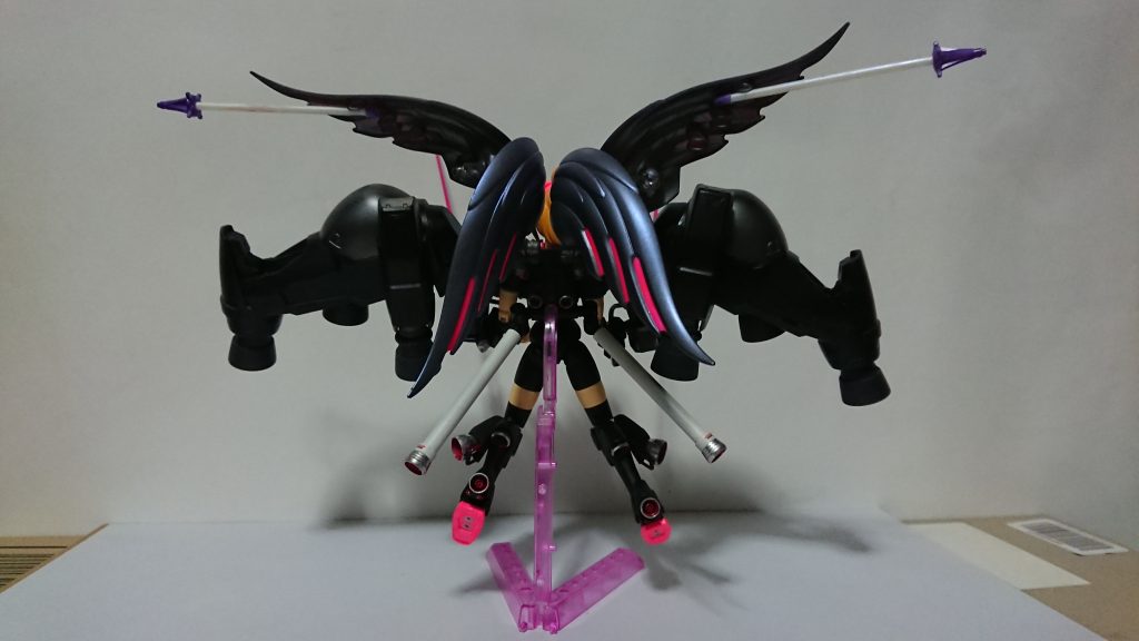 バックショットです。プロペラントタンクは上下左右に可動式にしてます。