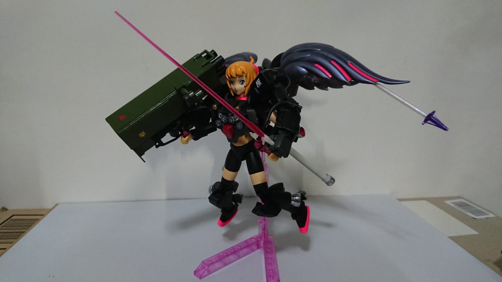 ロケットランチャー、サーベル装備です。