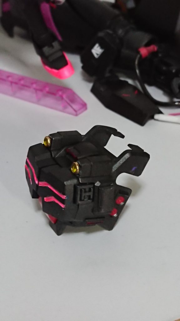 これが今回のレギュレーション対策胸部アーマーです。ガンタンク改造時に余ったMGヘビーアームズの胸部分にMGザクのバックパックを合わせて作ってみました。