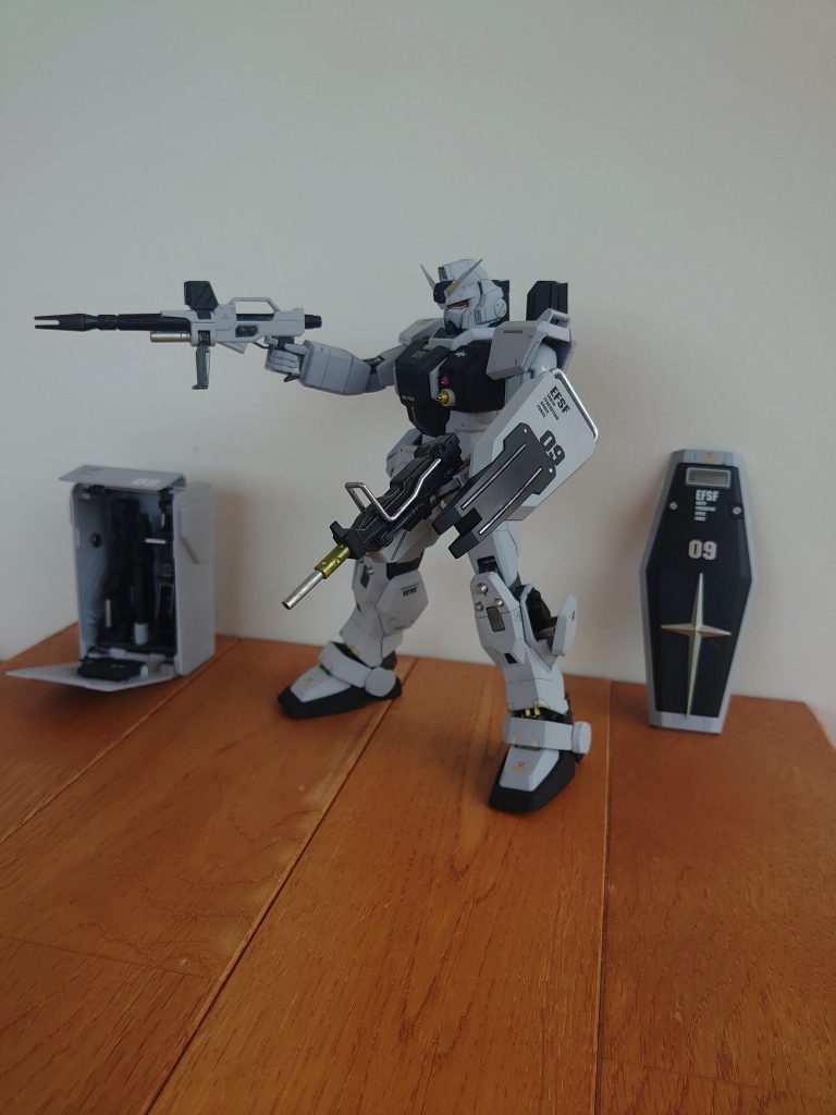 盾のラインはタガネに塗料を付けて塗りました。が、結構微妙ですね…