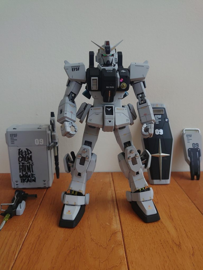 写真で撮ると足が細く見えますが、実際のプロポーションはメカっぽくて最高です。