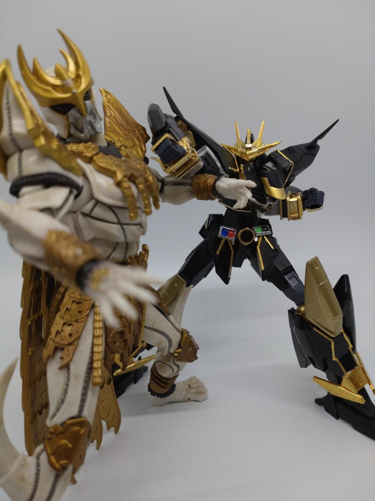 EPISODE48 空我でのダグバとの殴り合いシーン風再現。まだダグバをガンプラで作ってないのでダグバご本人のフィギュアで代用。