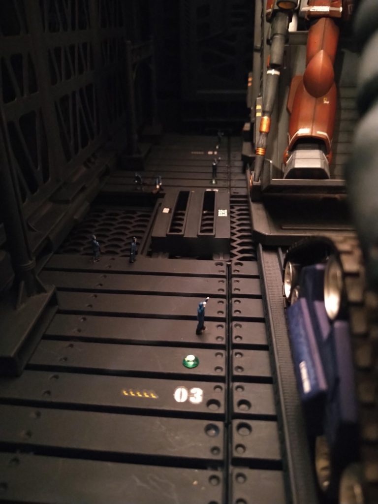 人に焦点を当てるとMSの巨大さが伝わってきますね。