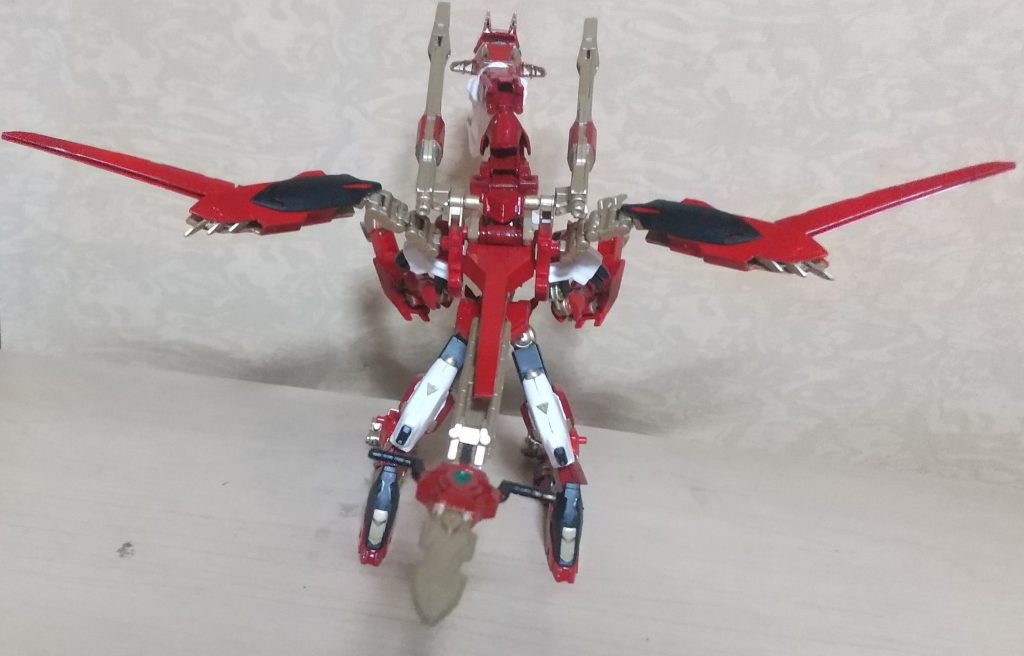 ガンダムガウマは、このドラゴンモードになった際、その真価を発揮する。両手足の爪、牙、そしてテイルブレード(先程の名前の由来)を駆使し、モビルアーマーを完膚無きまでに蹂躙するのだ(脳内設定w)❕