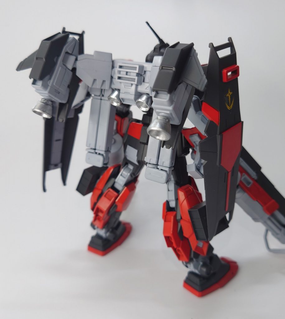 バックパックはジャンクパーツ漁ったりして作りました使用したのはパワードアームズパワーダー、ウイングガンダムゼロ、AGE-FXあたりのパーツだったと思います