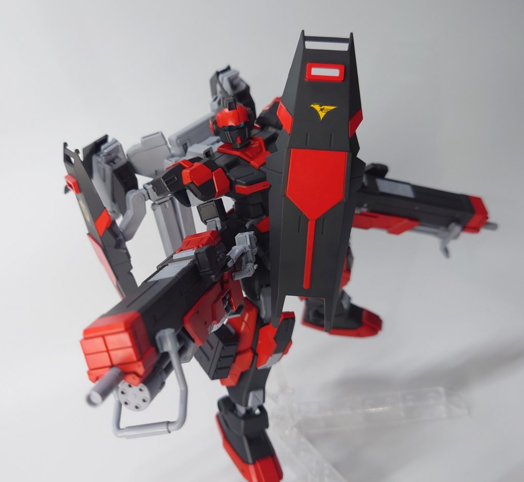 黒がフロストマットブラック、赤がフレイムレッド、グレーはライトグレーで塗装してます