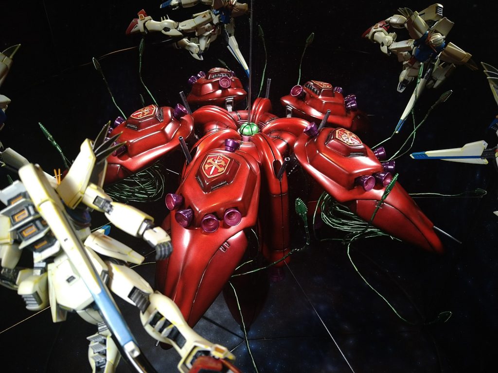 鏡の継ぎ目がモールドの用になってくれて助かりました